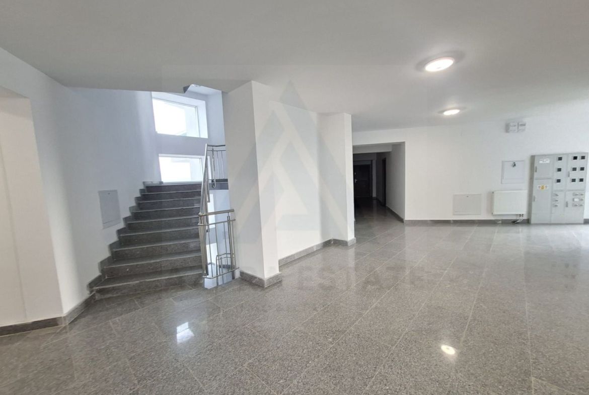 Studio 37.5 mp utili cu balcon 7.3 mp si baie generosa in zona Rahovei