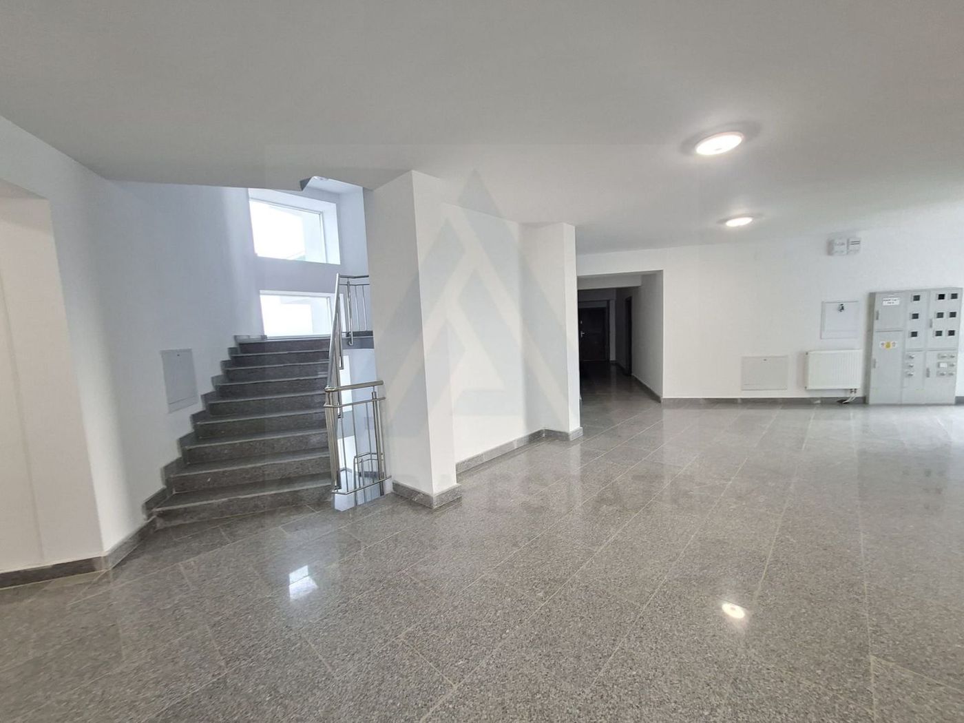 Studio 37.5 mp utili cu balcon 7.3 mp si baie generosa in zona Rahovei