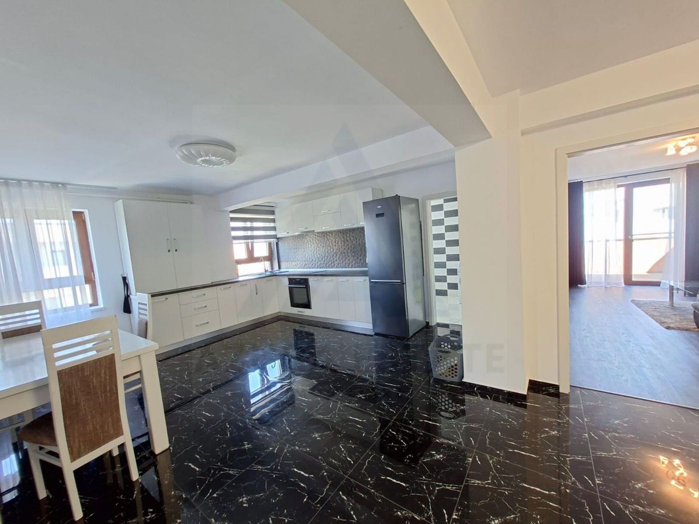 Penthouse modern 101 mp 2 bai terase 40 mp si 2 parcari pe Dna Stanca