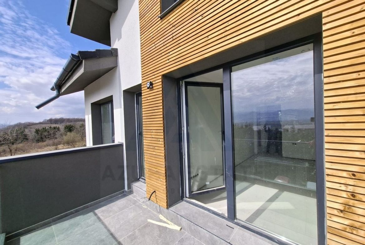 Apartament premium 61.4 mp utili 3 camere 2 bai curte 50 mp Cristian