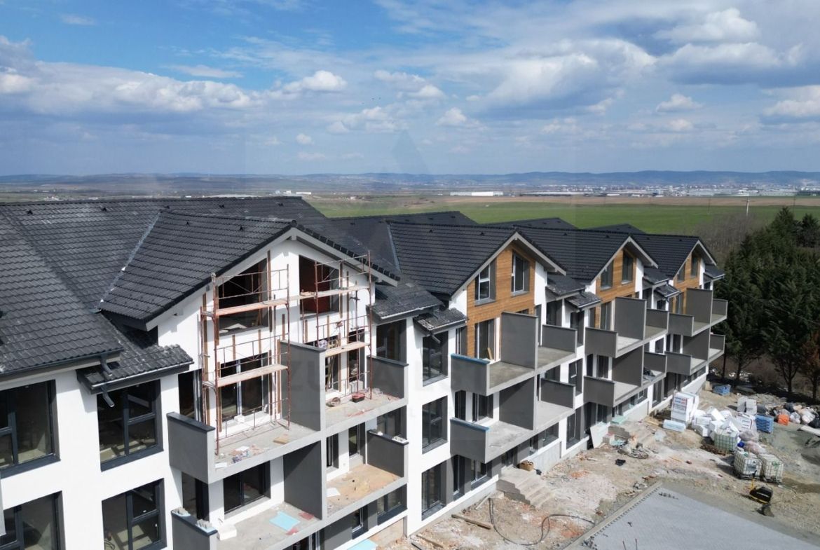 Apartament premium 61.4 mp utili 3 camere 2 bai curte 50 mp Cristian