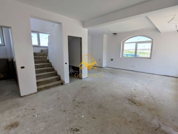 Vila, 4 Camere, Dezmir, Constructie Noua, 450 mp, 4 Bai, 2 Parcari
