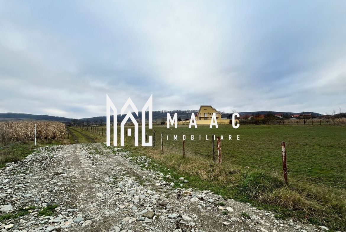 Teren intravilan | 860 mp | Deschidere 16 m | Priveliște montană | Bradu
