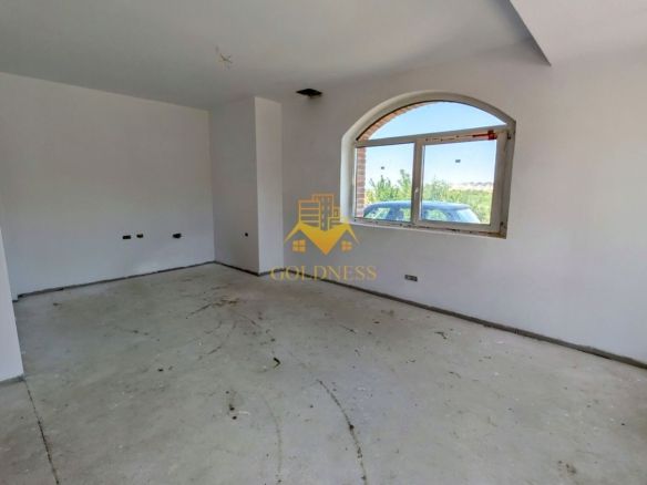 Vila, 4 Camere, Dezmir, Constructie Noua, 450 mp, 4 Bai, 2 Parcari