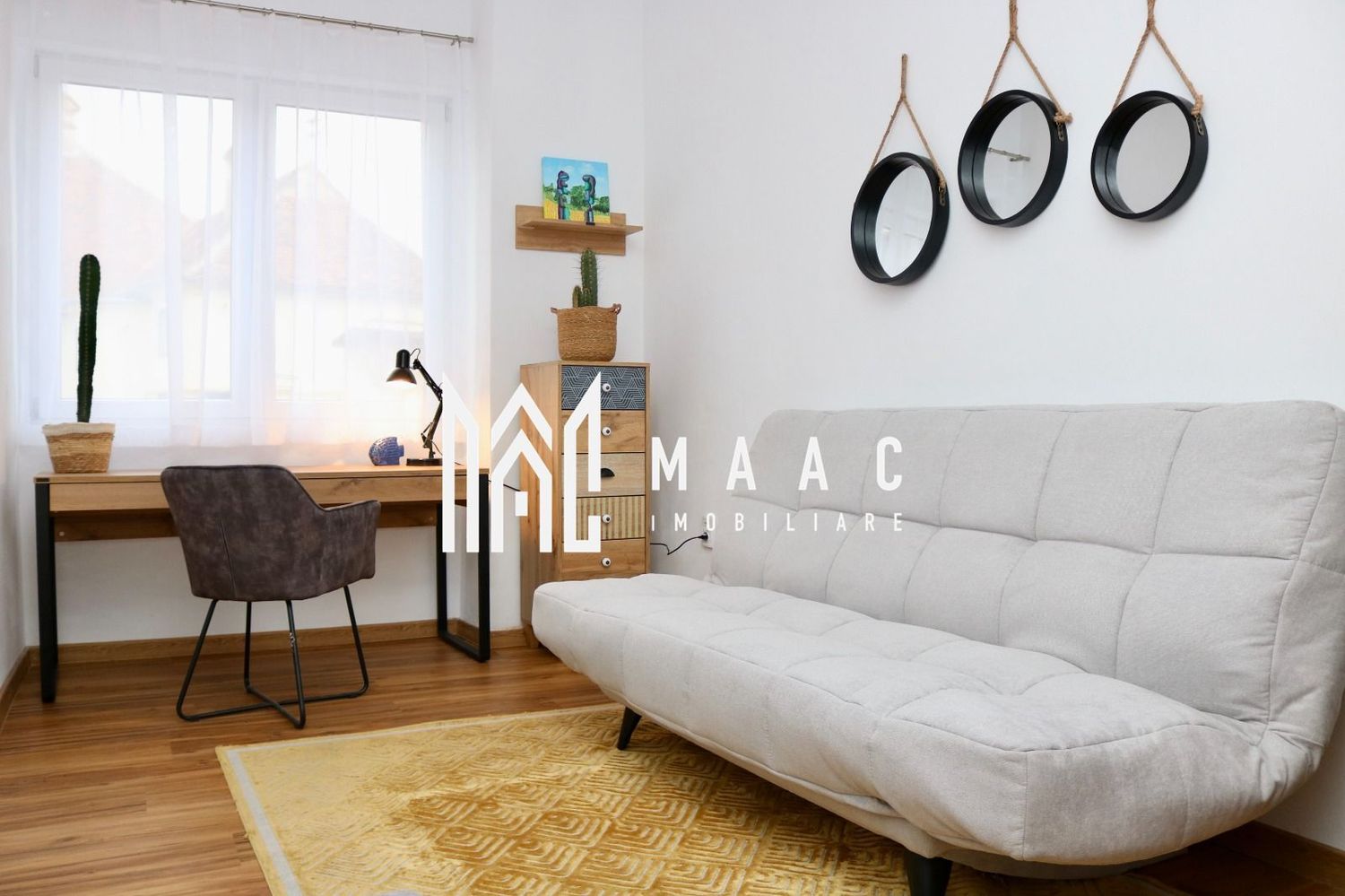 Apartament 4 camere | 2 bai | Modern | Curte | Central