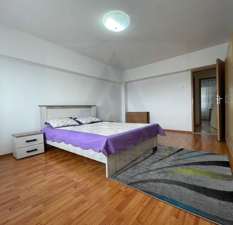 Apartament 3 camere de inchiriat
