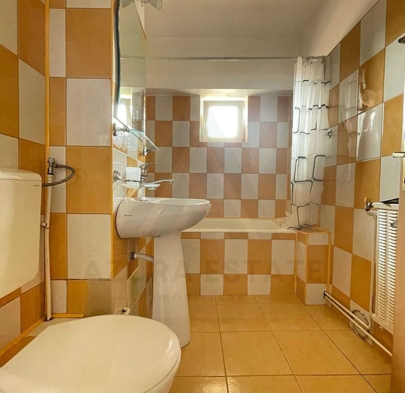 Apartament 3 camere de inchiriat