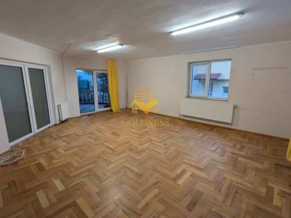 Casa/Spatiu de birou,Andrei Muresanu, 9 Camere,10 Parcari,Curte 2000mp