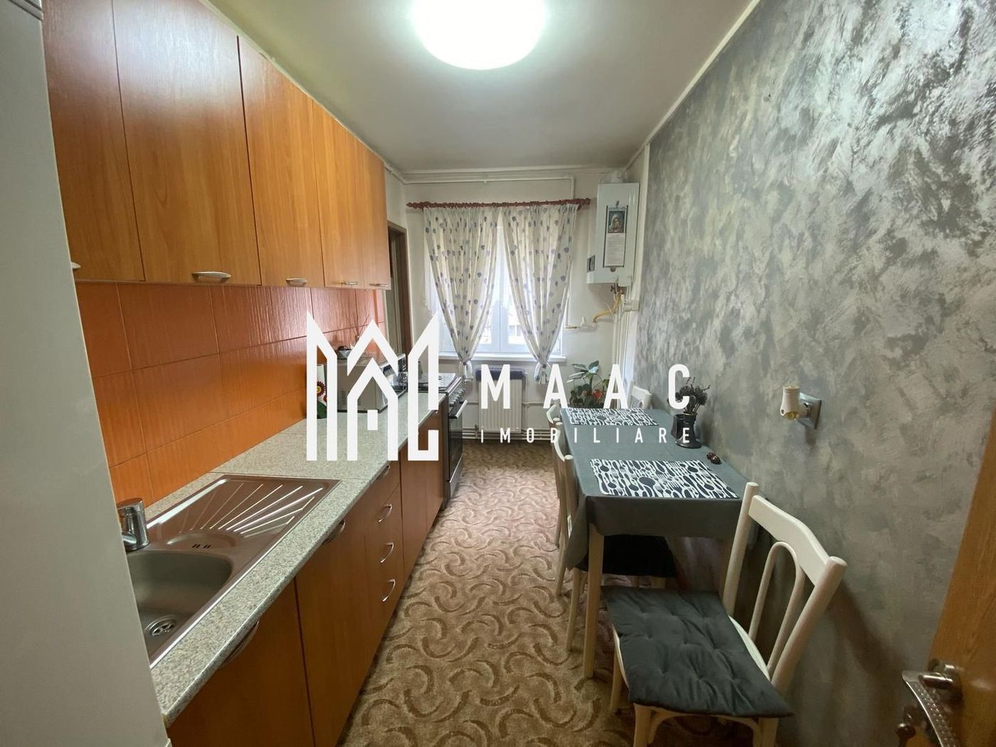 Apartament 3 camere | Etaj intermediar | Balcon | Lift | Vasile Aaron