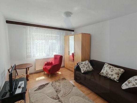 Garsonieră decomandată renovată 25 mp utili in zona Vasile Aaron