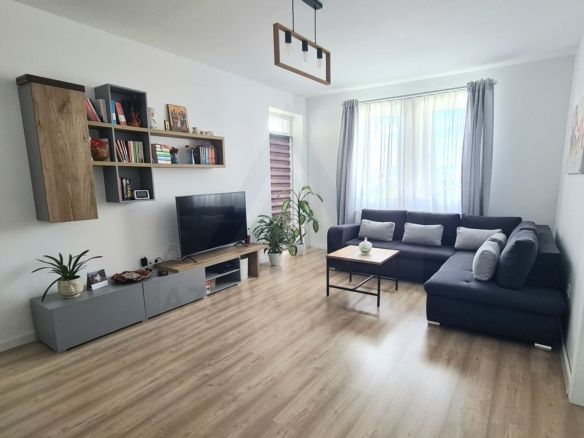 Apartament modern 57 mp utili 2 balcoane loc de parcare zona Lazaret