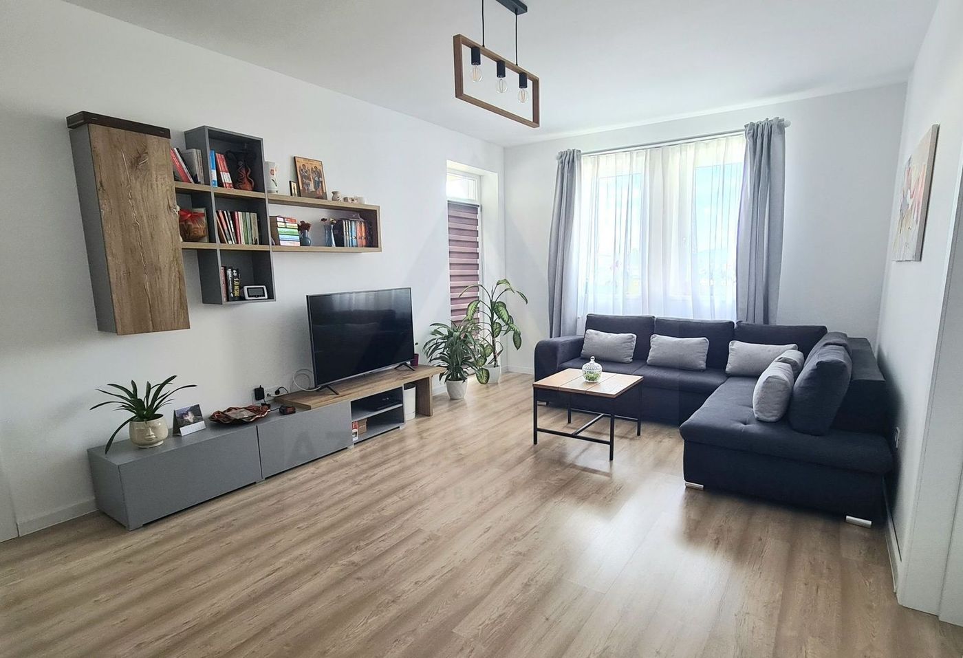 Apartament modern 57 mp utili 2 balcoane loc de parcare zona Lazaret