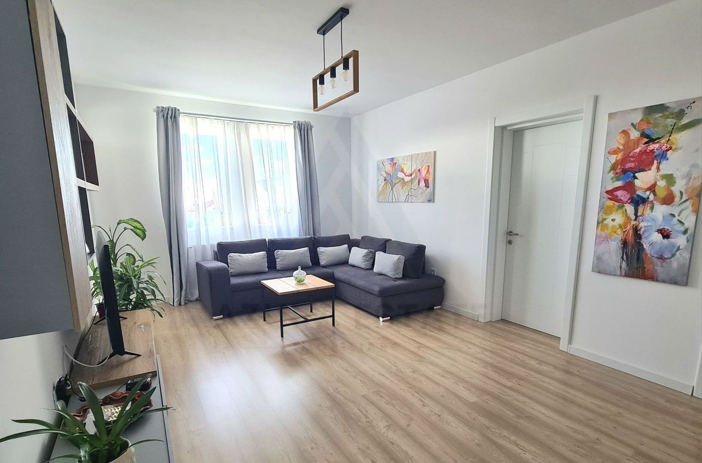 Apartament modern 57 mp utili 2 balcoane loc de parcare zona Lazaret