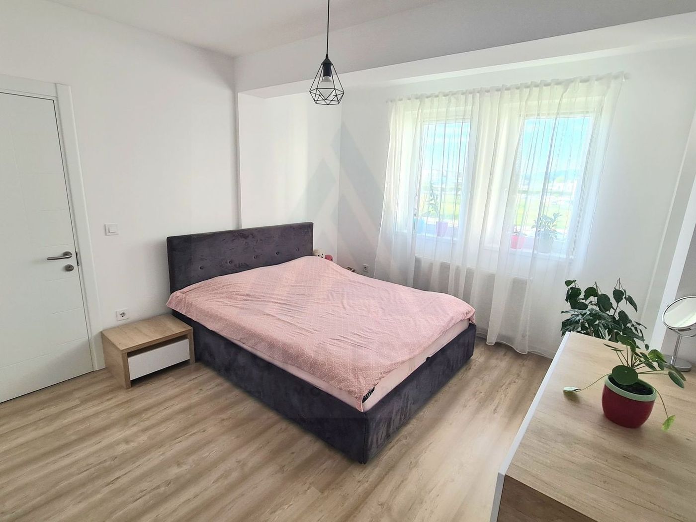 Apartament modern 57 mp utili 2 balcoane loc de parcare zona Lazaret