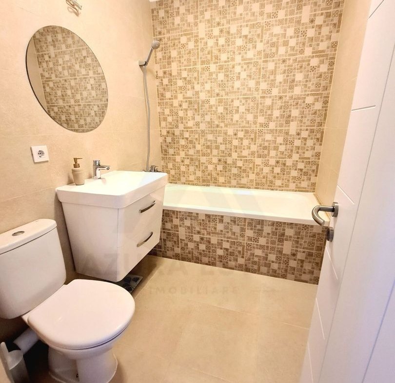 Apartament modern 57 mp utili 2 balcoane loc de parcare zona Lazaret