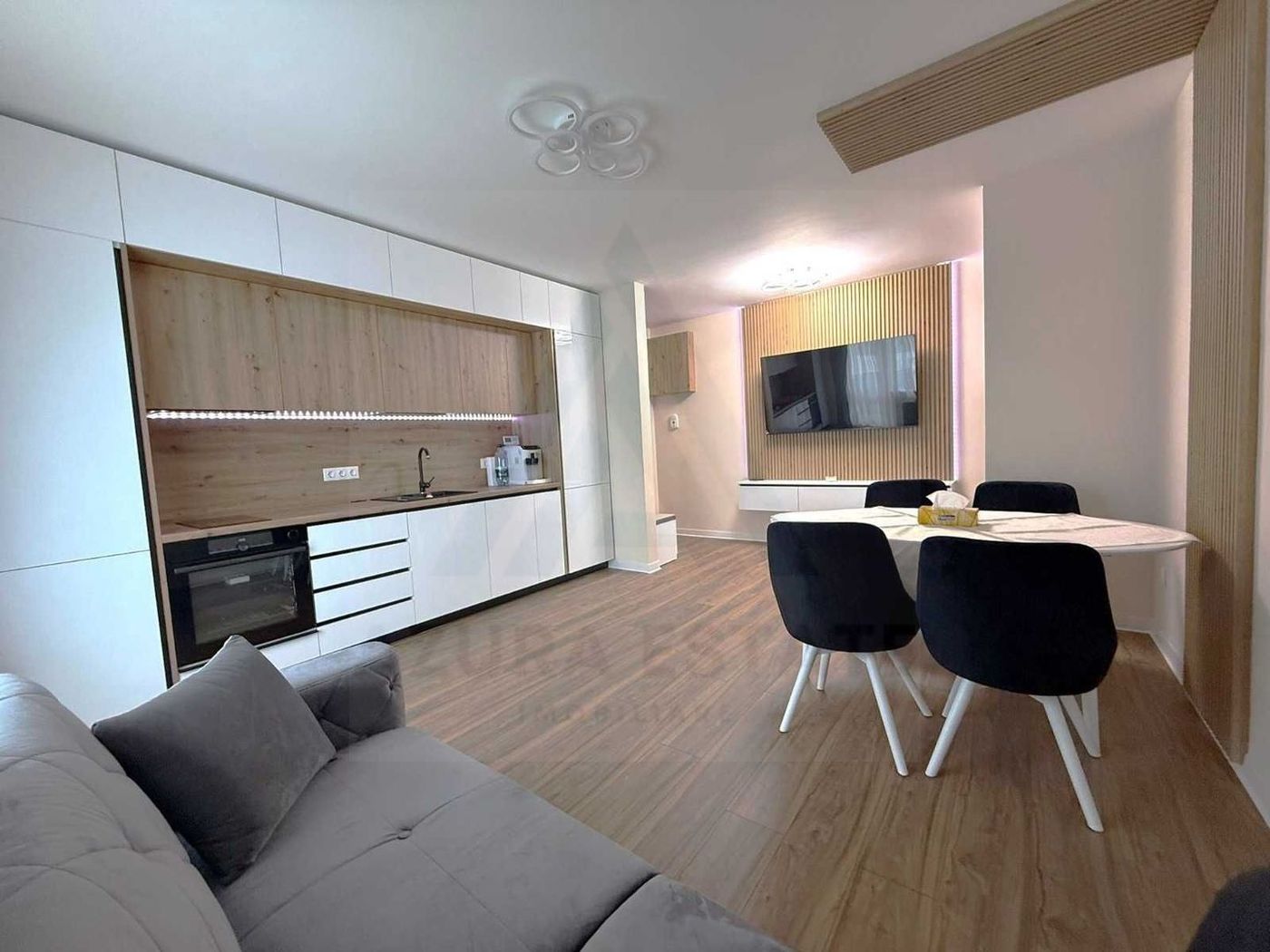Apartament prima închiriere 3 camere balcon parcare – zona Dedeman