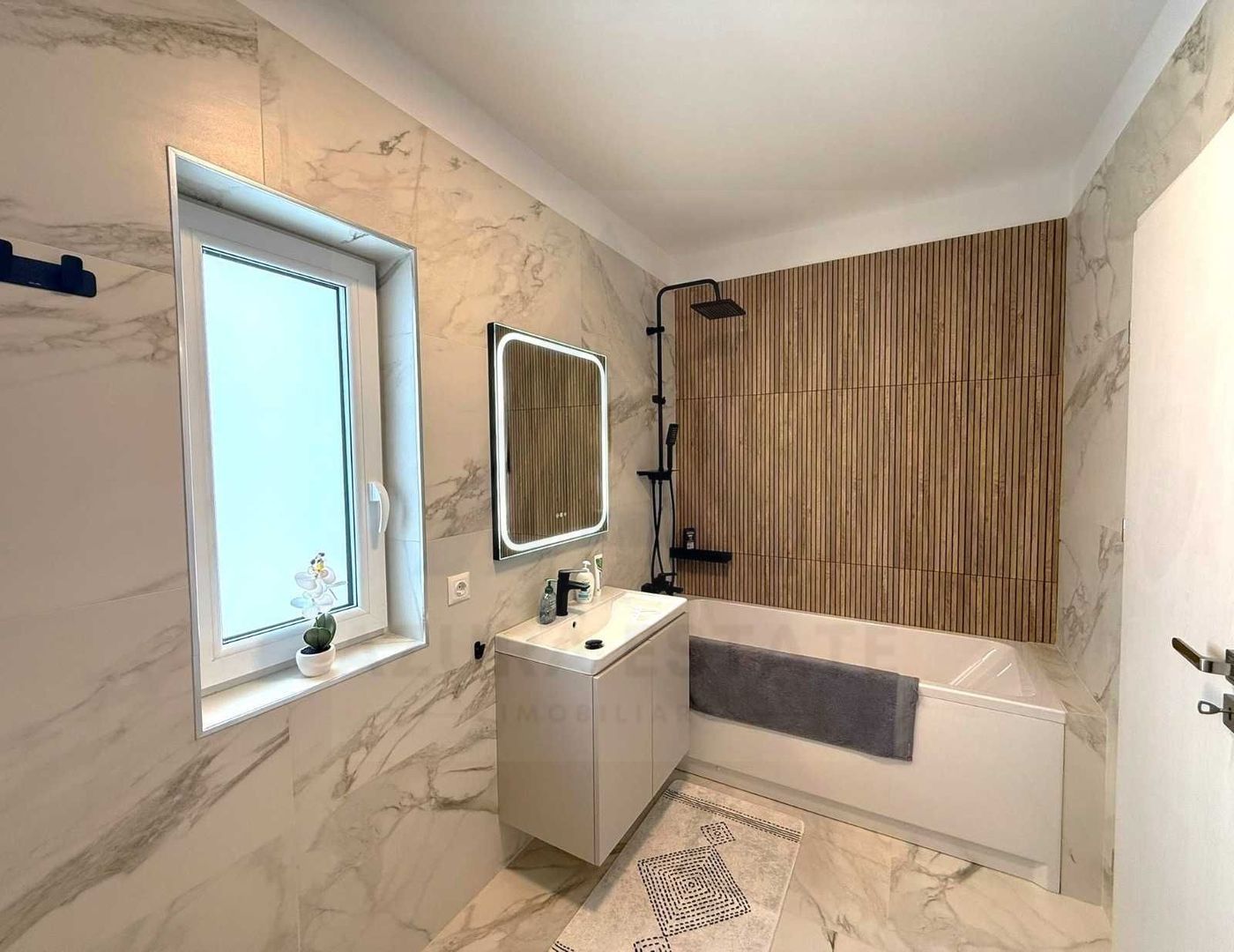 Apartament prima închiriere 3 camere balcon parcare – zona Dedeman