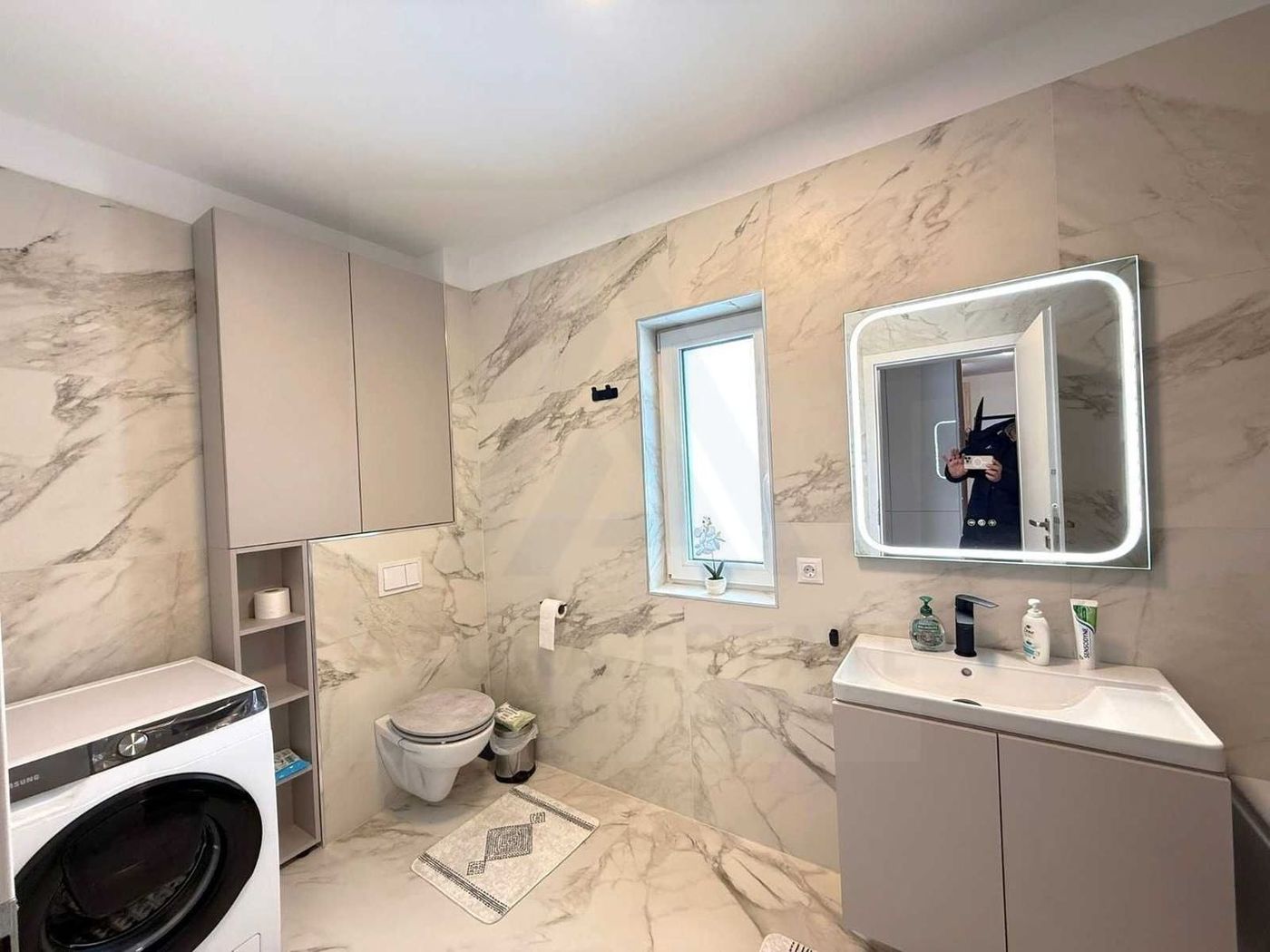Apartament prima închiriere 3 camere balcon parcare – zona Dedeman