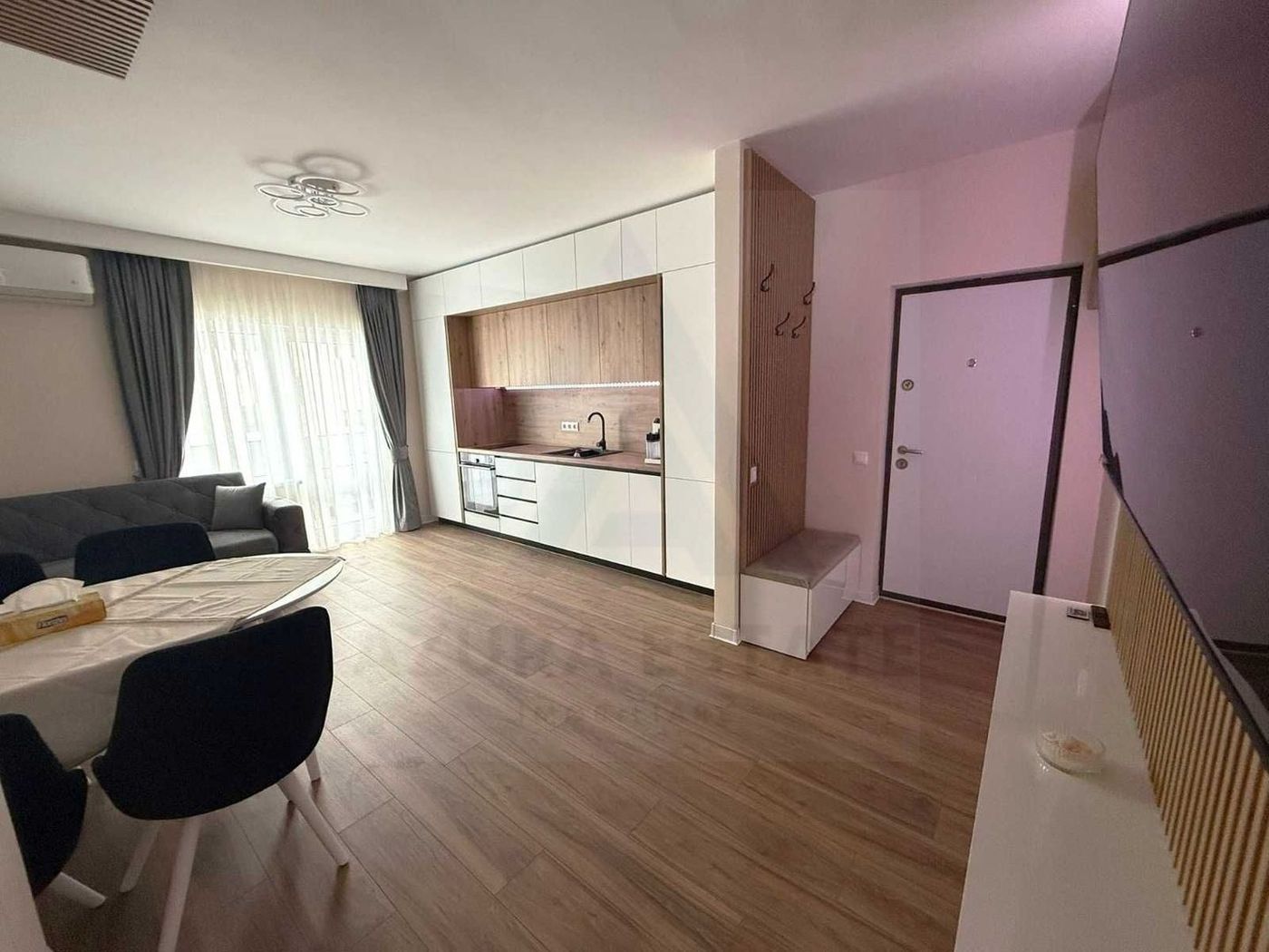 Apartament prima închiriere 3 camere balcon parcare – zona Dedeman