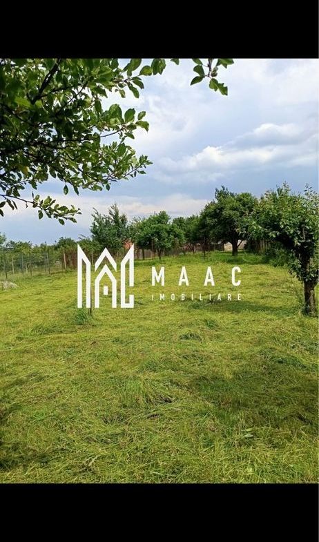 Teren 400 mp în Poplaca | Priveliște frumoasă și zonă de case