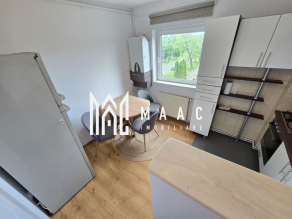 Apartament 3 camere decomandate 2 bai etaj 3 Zona Terezian