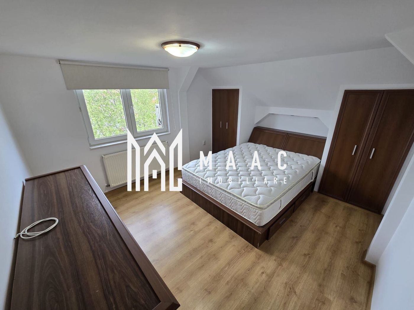 Apartament 3 camere decomandate 2 bai etaj 3 Zona Terezian