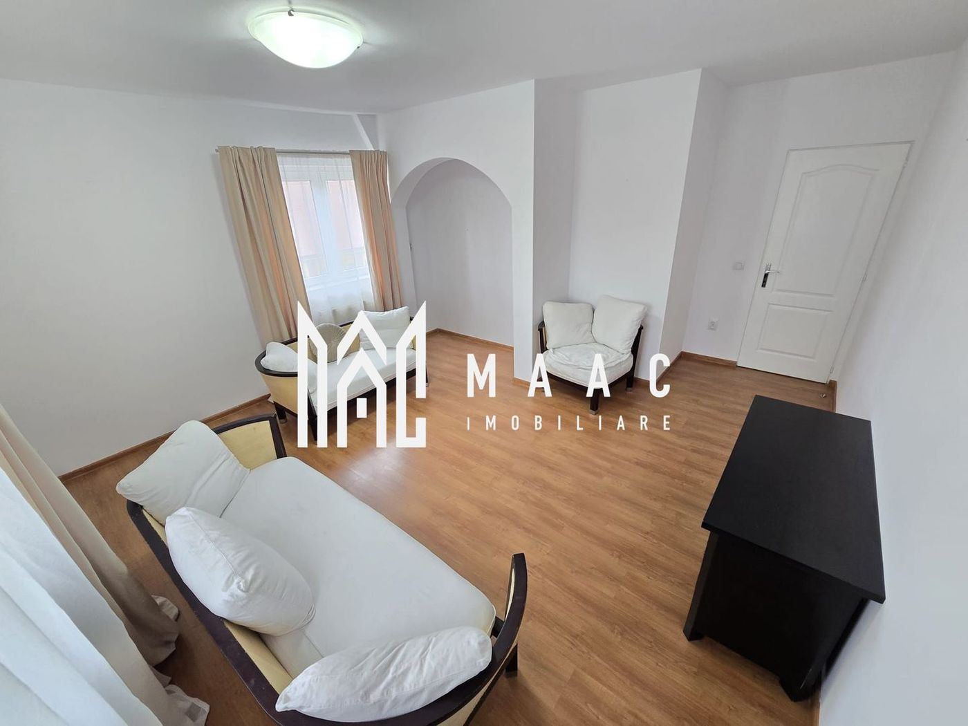 Apartament 3 camere decomandate 2 bai etaj 3 Zona Terezian