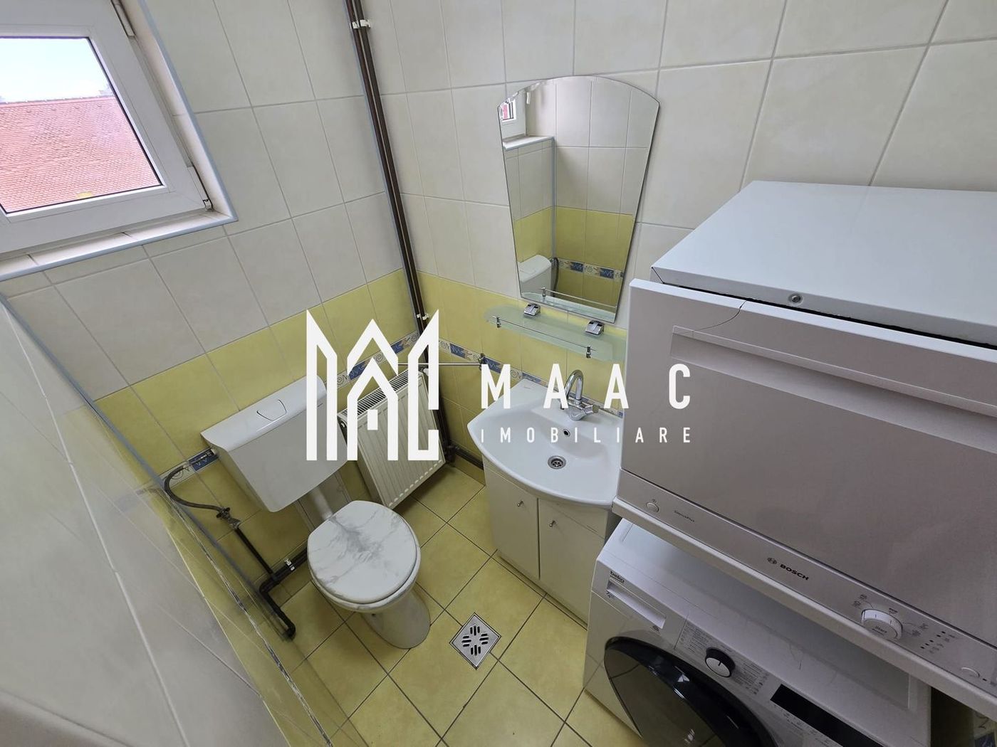 Apartament 3 camere decomandate 2 bai etaj 3 Zona Terezian
