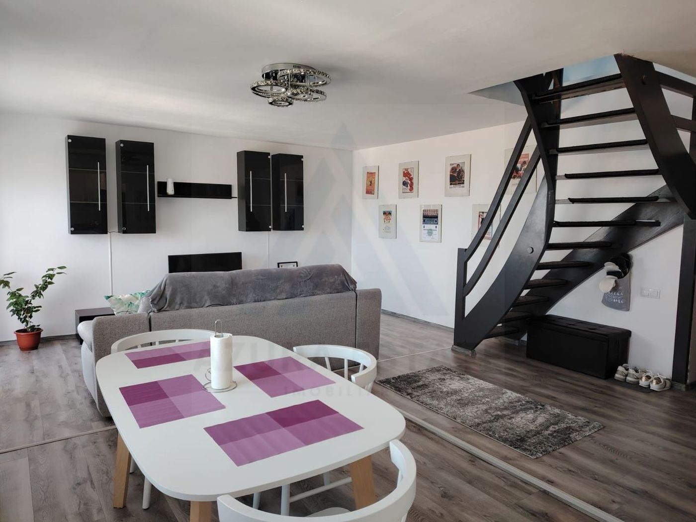 Apartament modern 3 camere 65 mp utili balcon zona Vasile Aaron