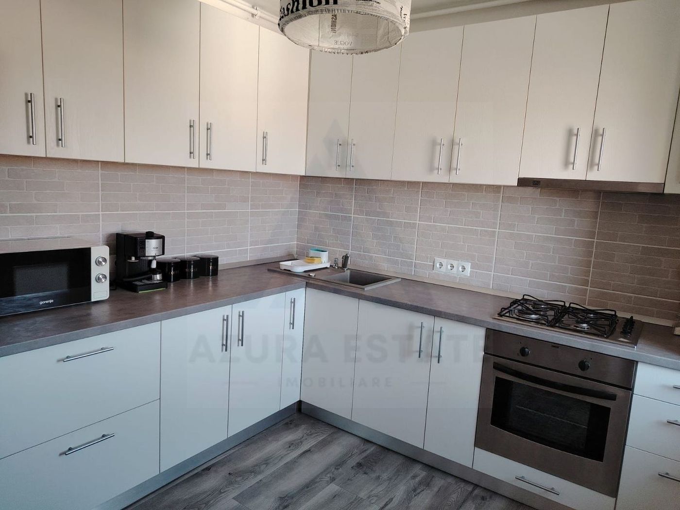 Apartament modern 3 camere 65 mp utili balcon zona Vasile Aaron