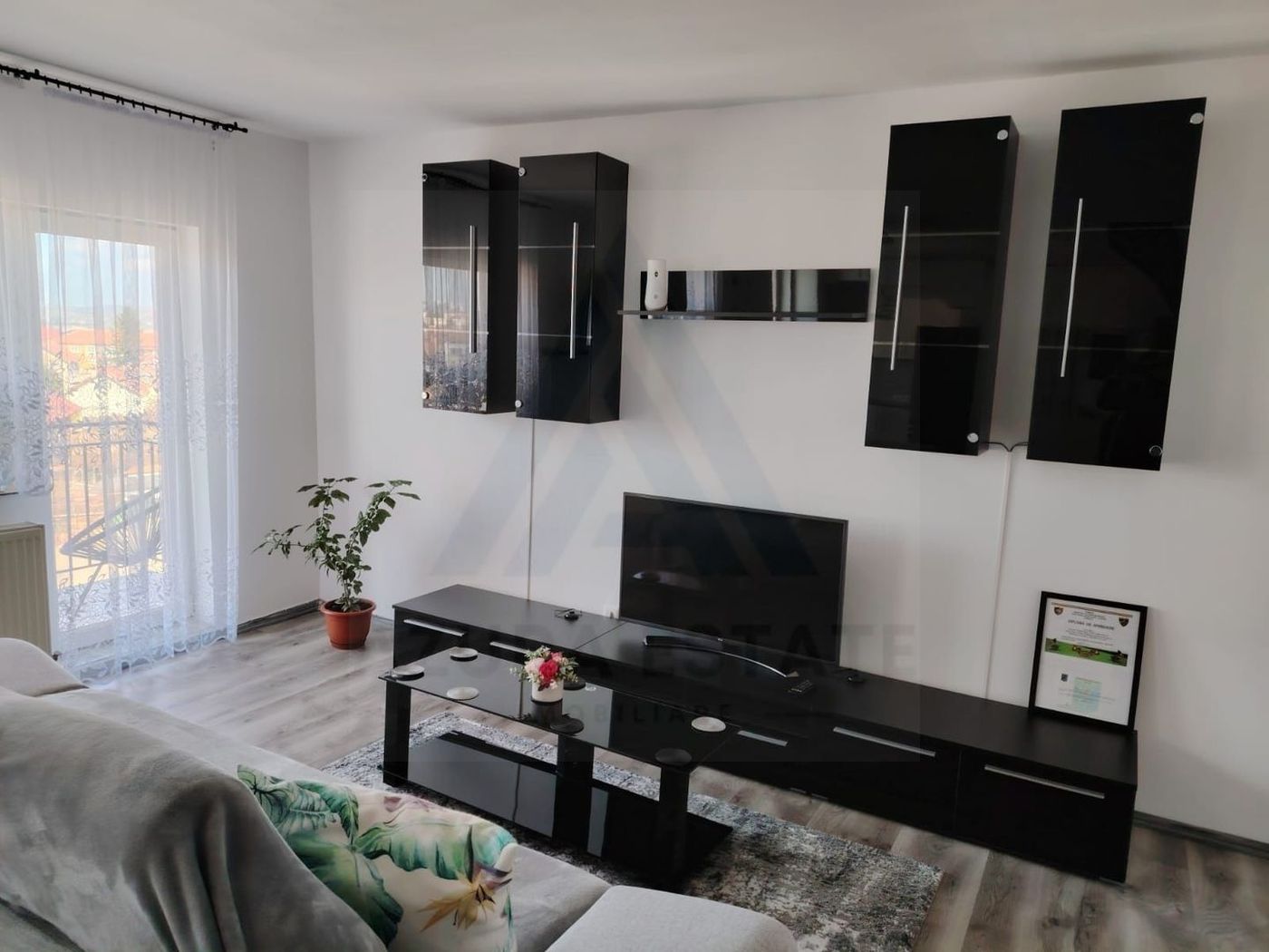 Apartament modern 3 camere 65 mp utili balcon zona Vasile Aaron
