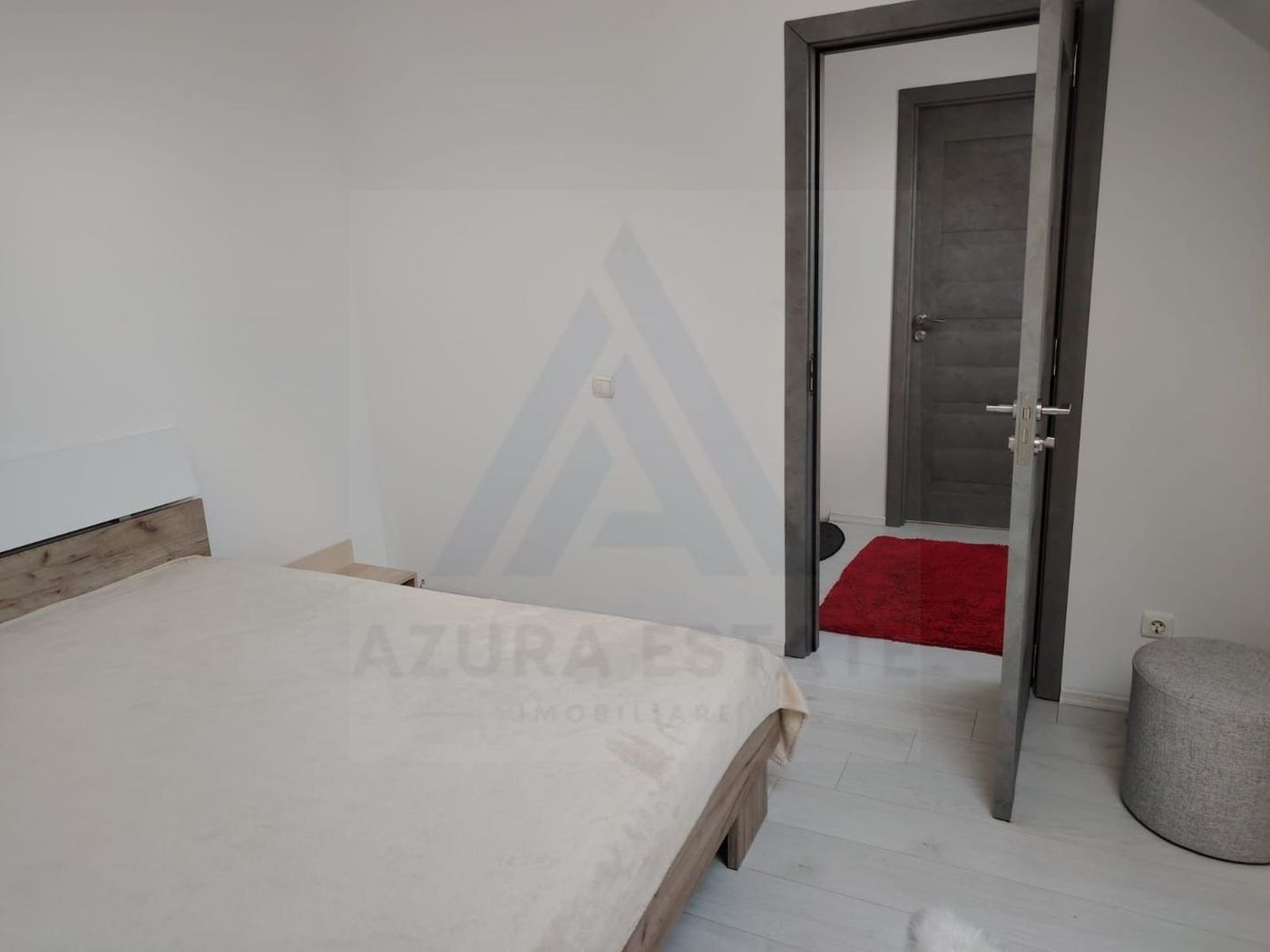 Apartament modern 3 camere 65 mp utili balcon zona Vasile Aaron