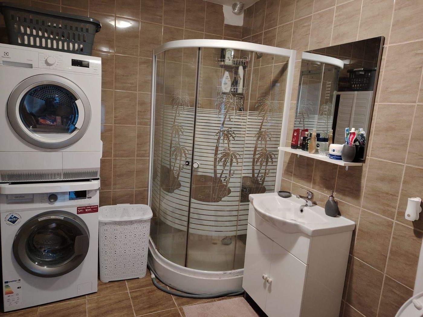 Apartament modern 3 camere 65 mp utili balcon zona Vasile Aaron