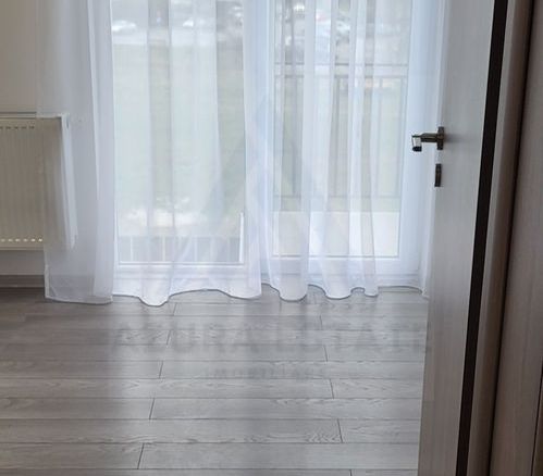 Apartament 3 camere 3 balcoane etaj 1 parcare zona Calea Cisnadiei