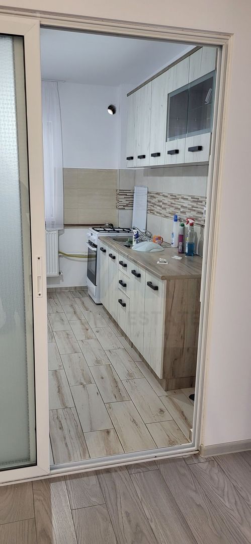 Apartament 3 camere 3 balcoane etaj 1 parcare  Calea Cisnadiei