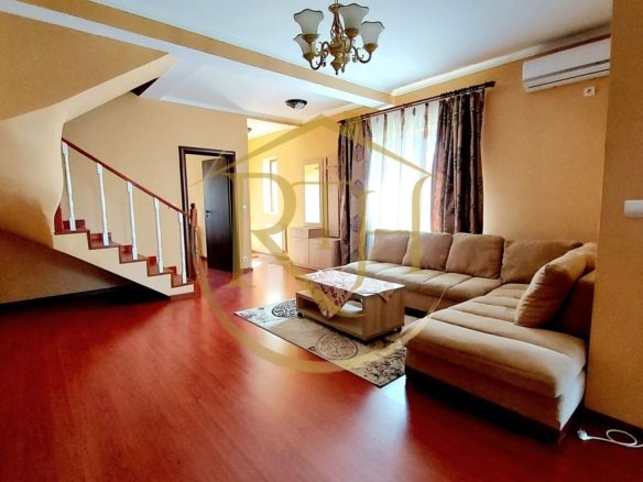 Oferim spre inchiriere casa-duplex,4 camere,Dumbravita aproape de Lidl