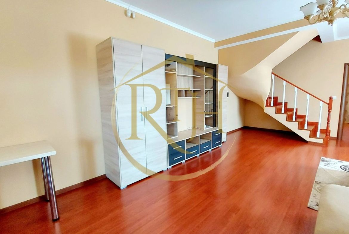 Oferim spre inchiriere casa-duplex,4 camere,Dumbravita aproape de Lidl