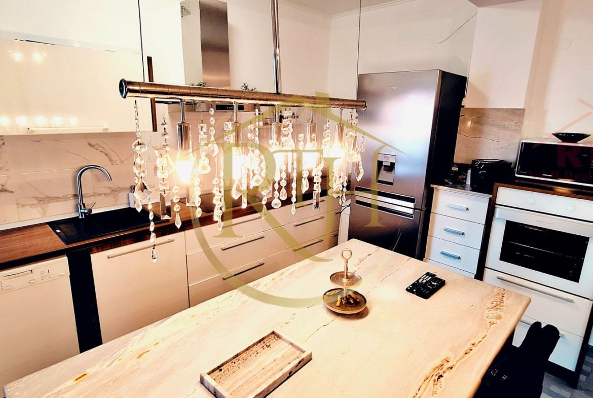 Oferim spre vanzare, proprietate deosebita, 7 camere, zona Modern 0% Comision