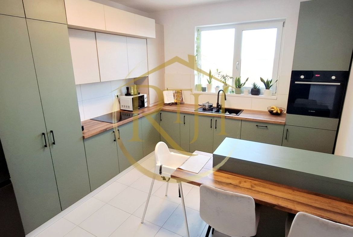 Oferim spre vanzare Casa tip Duplex, situata in Giroc in apropiere de DAF