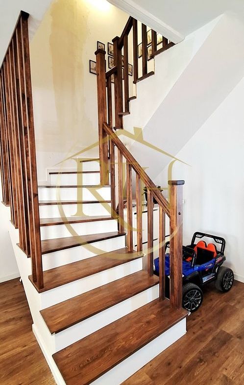 Oferim spre vanzare Casa tip Duplex, situata in Giroc in apropiere de DAF