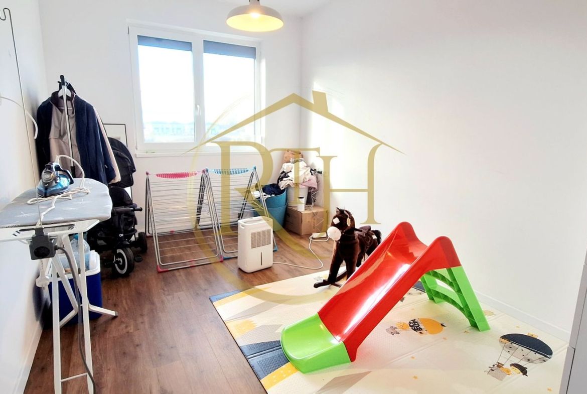 Oferim spre vanzare Casa tip Duplex, situata in Giroc in apropiere de DAF
