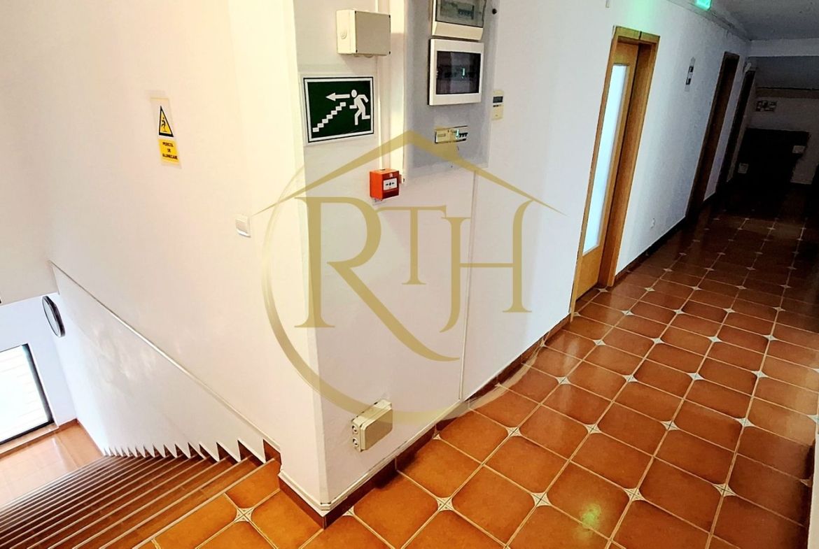 Oferim spre inchiriere spatii pentru birouri, zona Soarelui, parcare privata