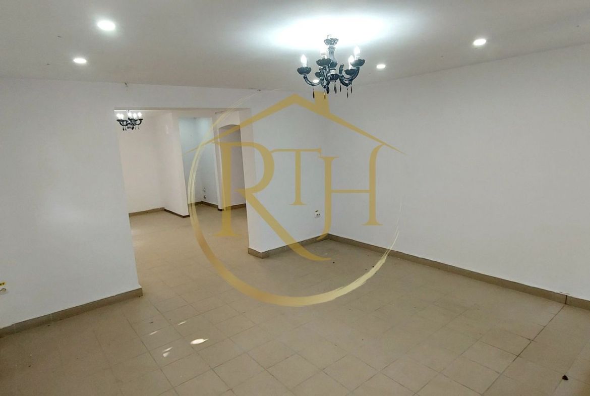 Se inchiriaza spatiu comercial situat in apropiere de Piata 700 si Piata Unirii