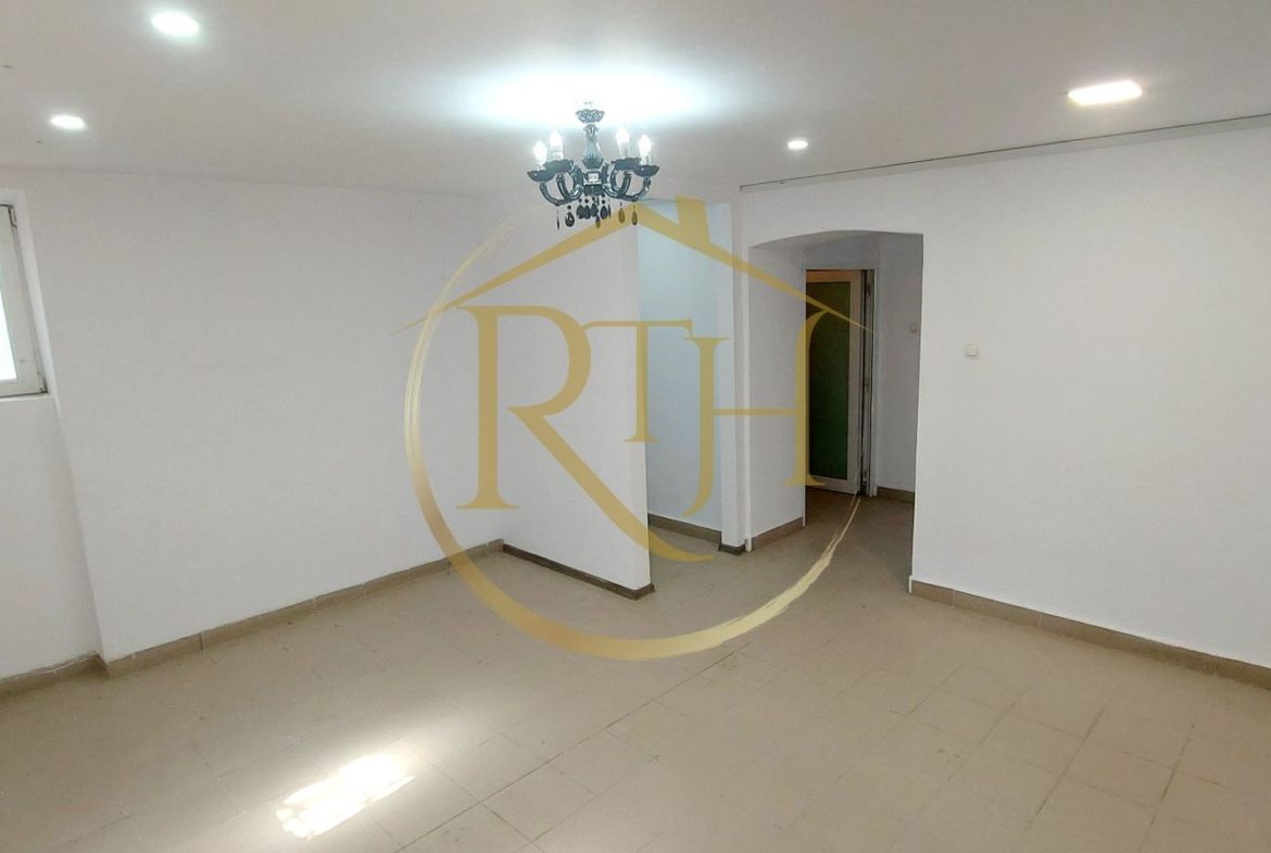 Se inchiriaza spatiu comercial situat in apropiere de Piata 700 si Piata Unirii