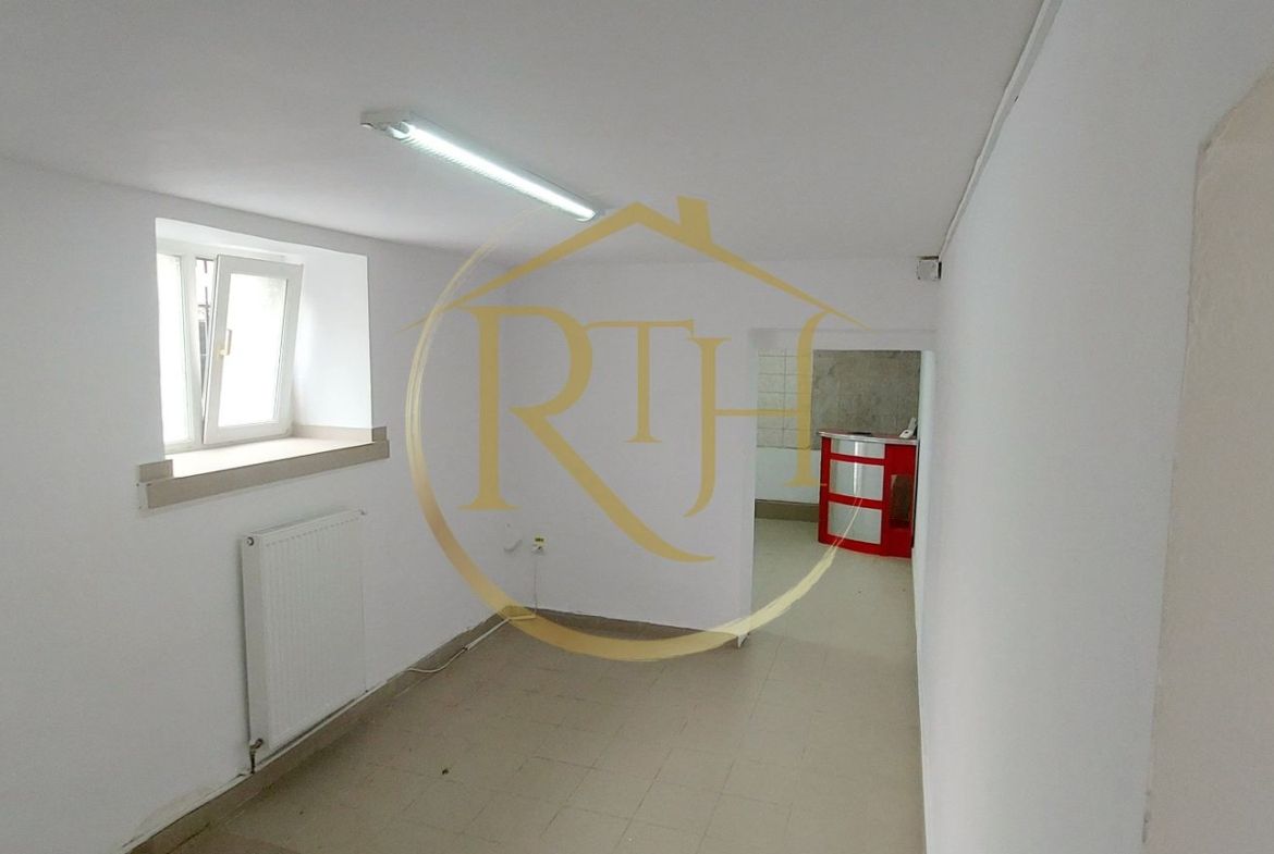 Se inchiriaza spatiu comercial situat in apropiere de Piata 700 si Piata Unirii