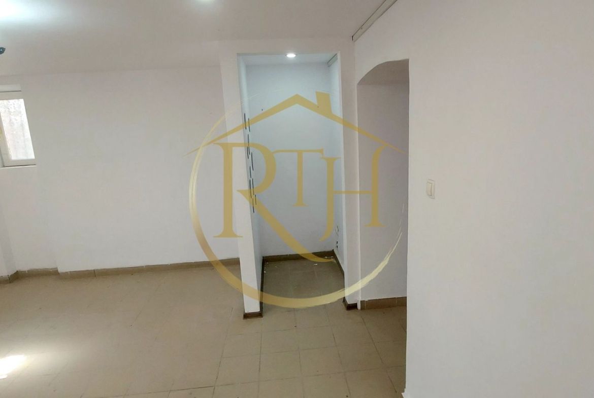 Se inchiriaza spatiu comercial situat in apropiere de Piata 700 si Piata Unirii