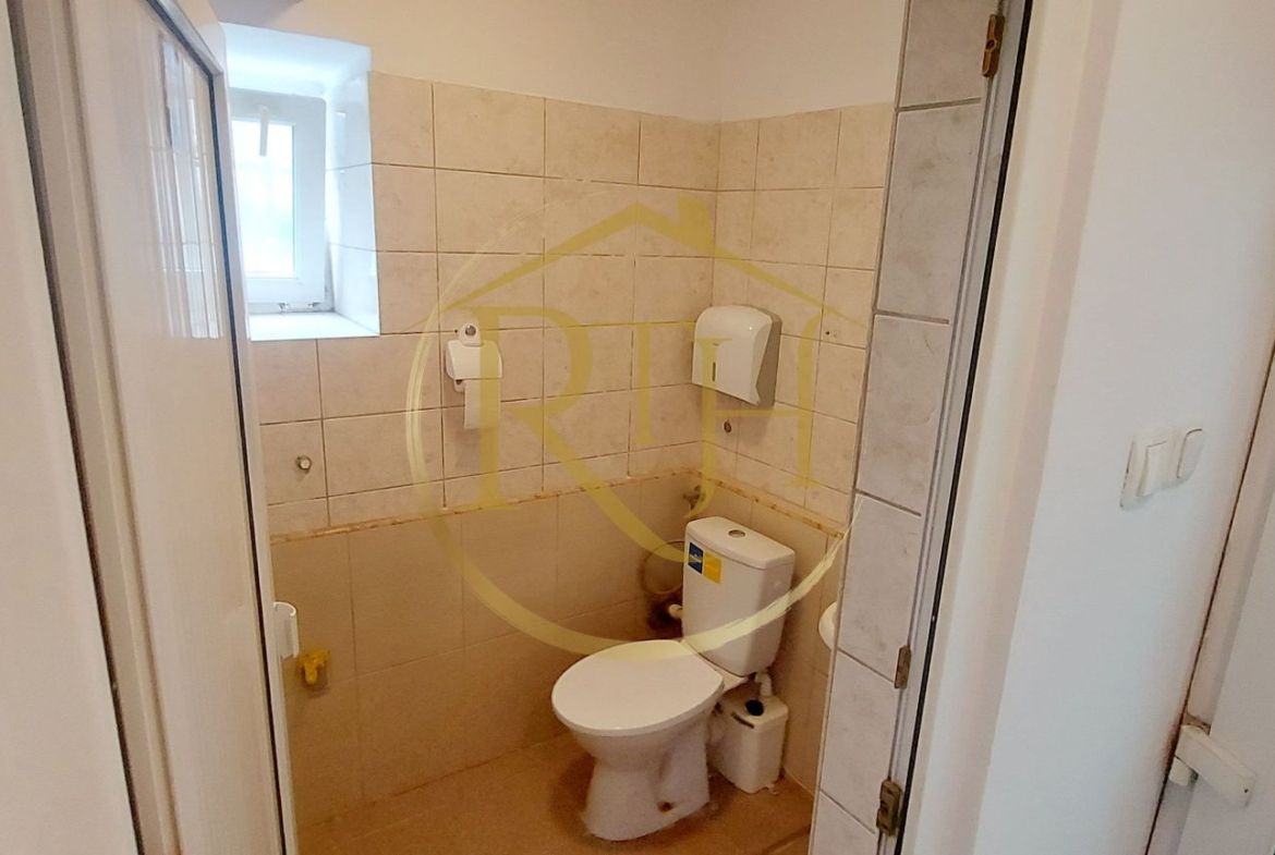 Se inchiriaza spatiu comercial situat in apropiere de Piata 700 si Piata Unirii