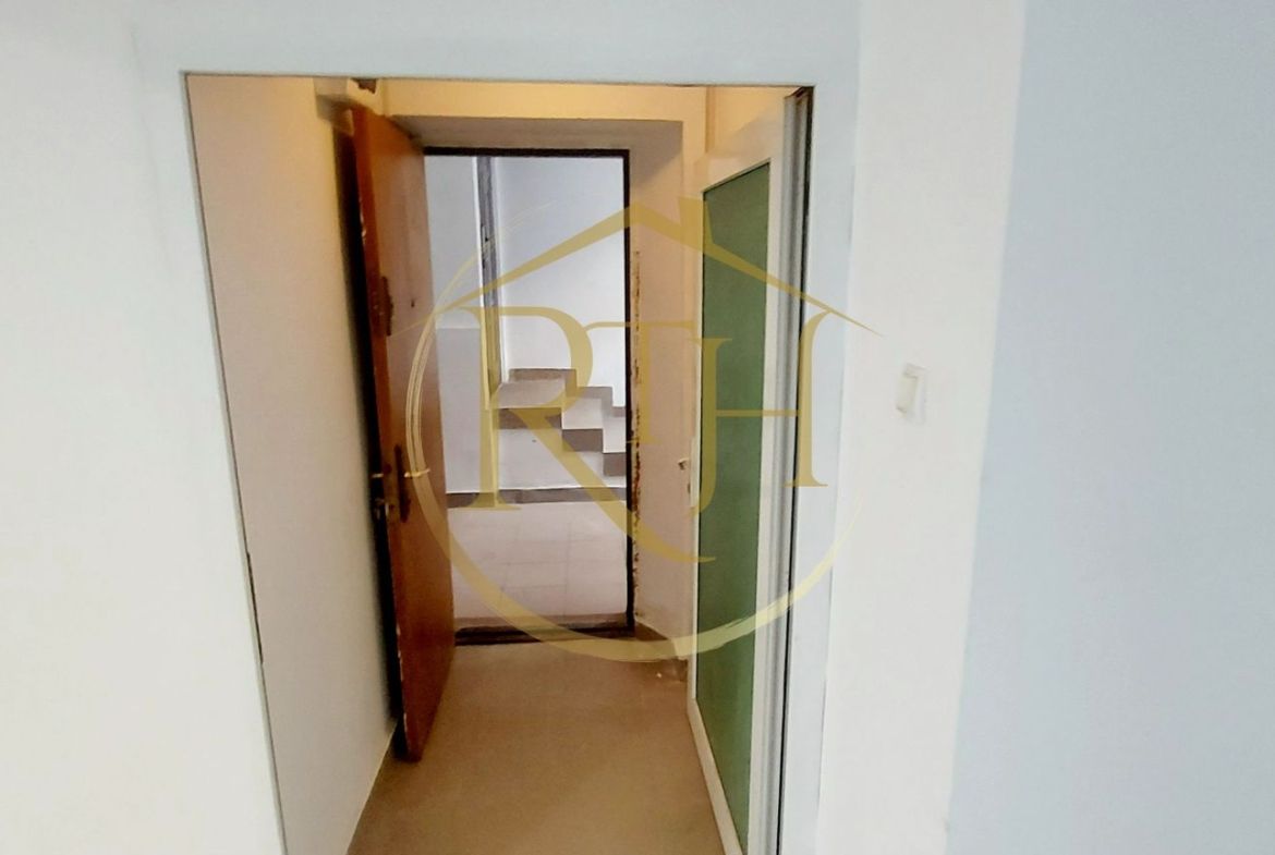 Se inchiriaza spatiu comercial situat in apropiere de Piata 700 si Piata Unirii