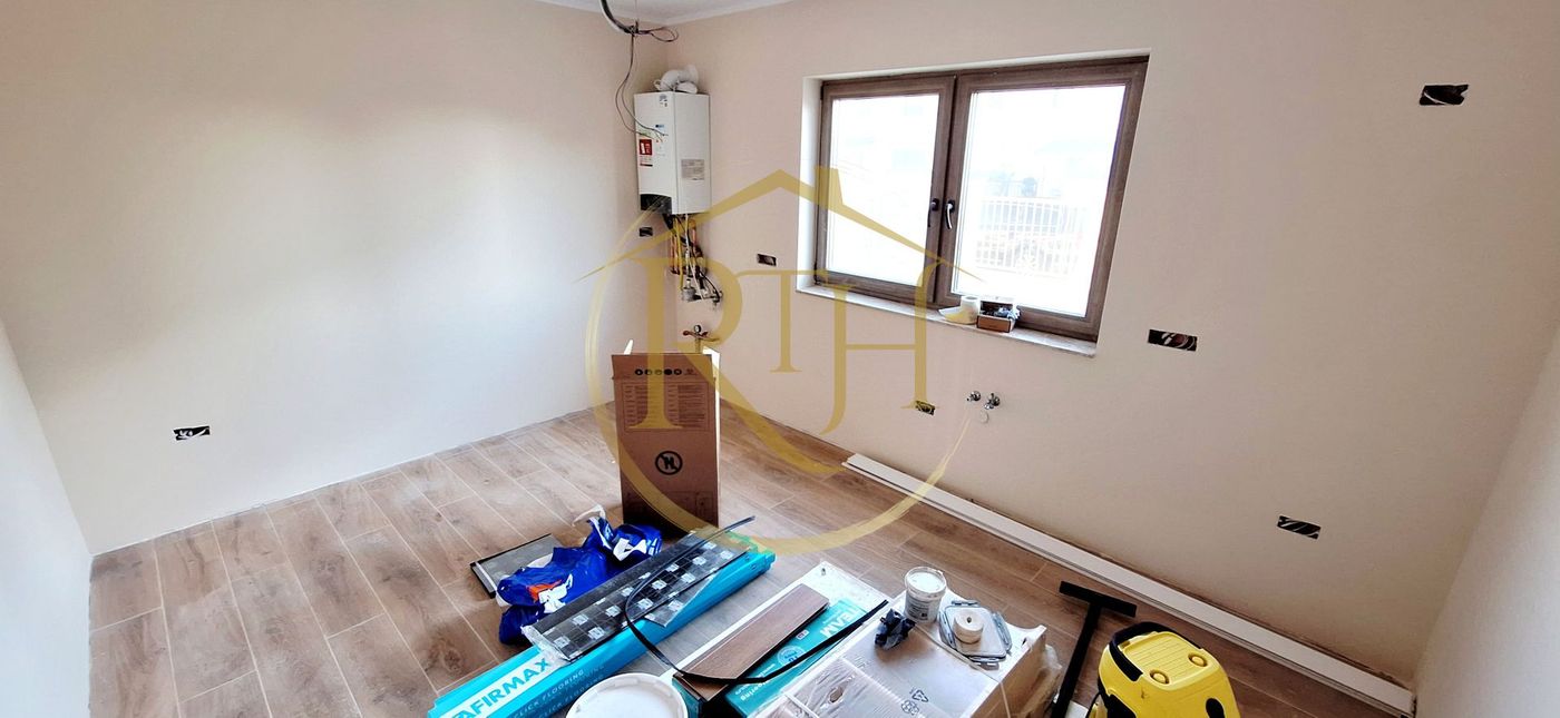 Oferim spre vanzare casa-duplex cu 4 camere si 3 bai situata in Giroc