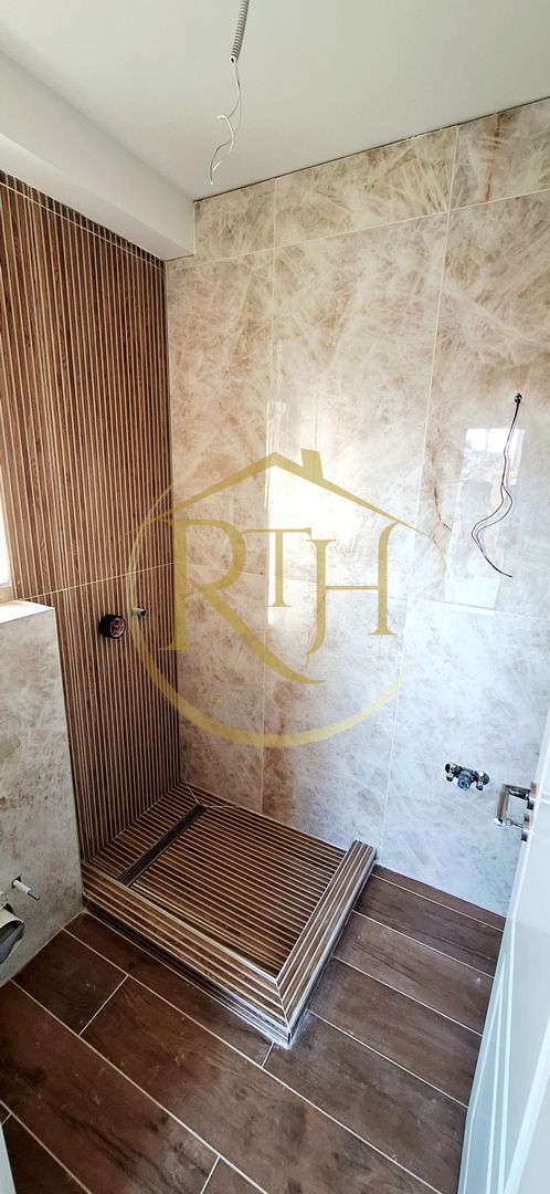 Oferim spre vanzare casa-duplex cu 4 camere si 3 bai situata in Giroc